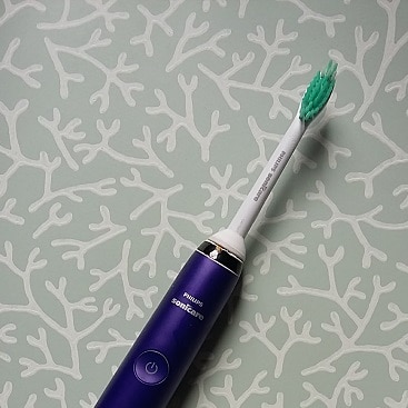 Picture of a Philips sonicare electric toothbrush which my dentist rejected in favour of a Oral B Pro 200 crossaction electric toothbrush which was luckily on sale half price at Boots