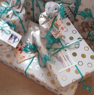 picture of presents wrapped in white and gold paper
