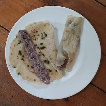Picture of spring onion crepes with kidney bean paste