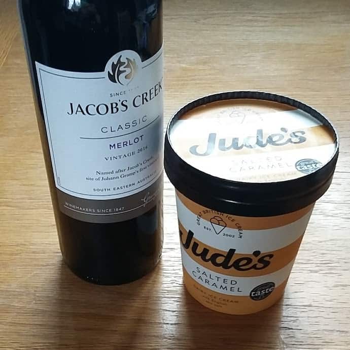Picture of wine and ice cream bought for less with the Shopmium app